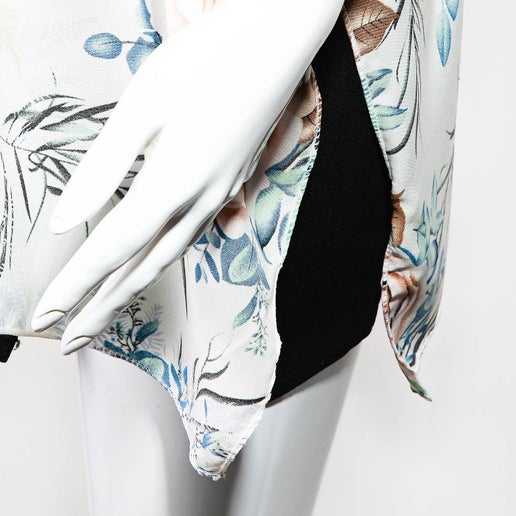BK. Floral Kimono