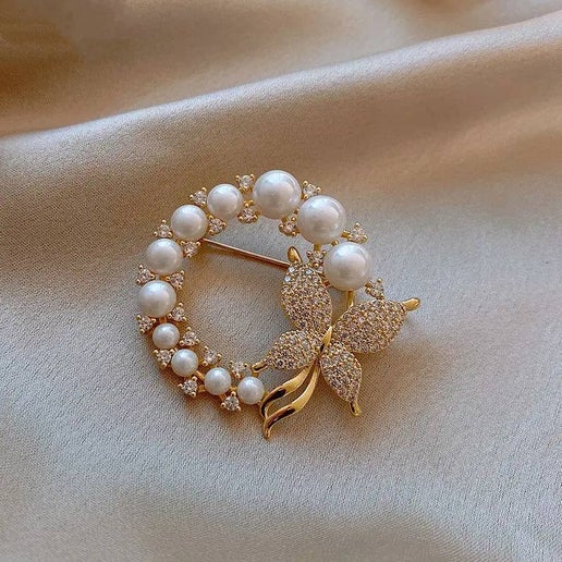 Pearl Wreath Pin