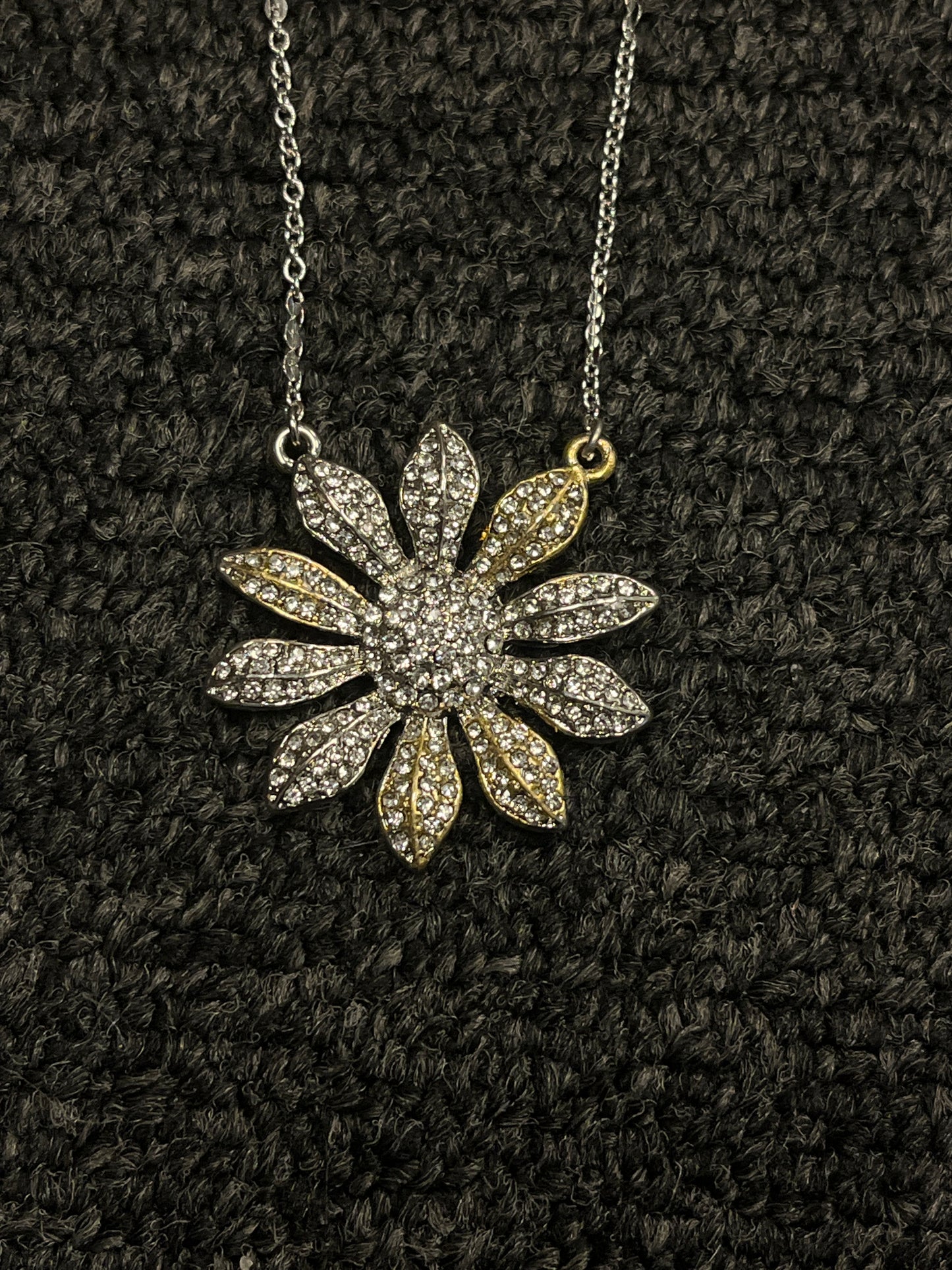 Daisy Pendant NK