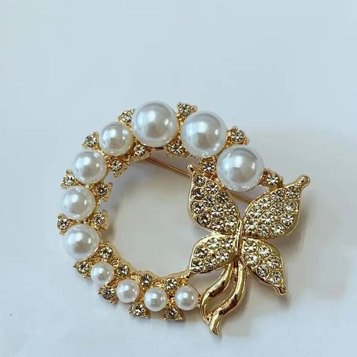 Pearl Wreath Pin