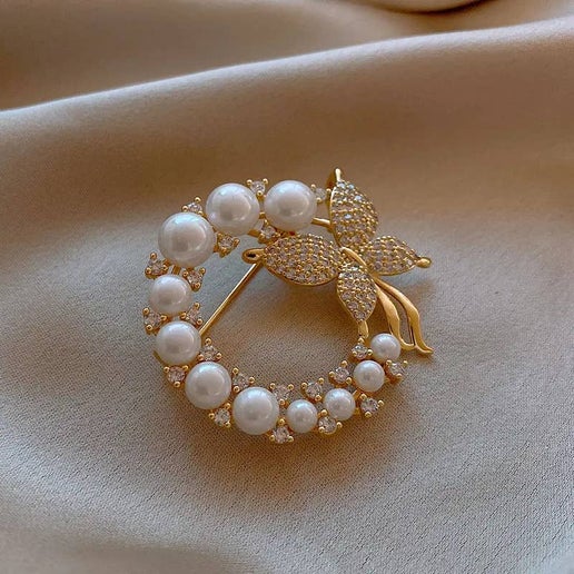 Pearl Wreath Pin